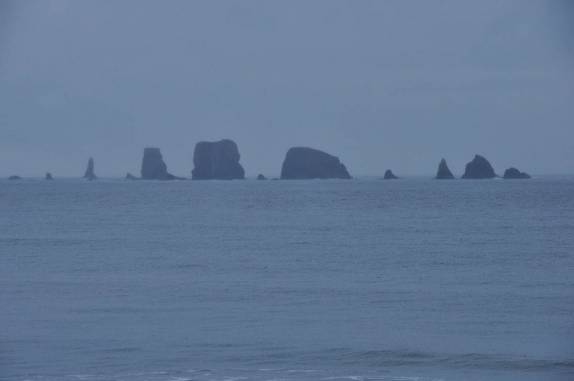 Cadeia de ilhas em frente à 2a Beach, em La Push, pequena localidade indígena no litoral do Olympic National Park, no estado de Washington, oeste dos Estados Unidos